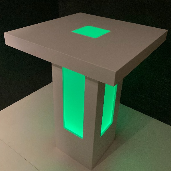 Sfeervolle statafel met colorLED-verlichting